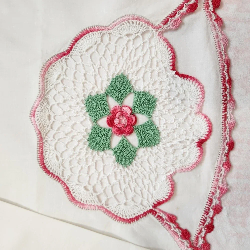 Vintage Embroidered Pillowcases Set of 2 White Pink Flower Floral‎ Crochet Trim